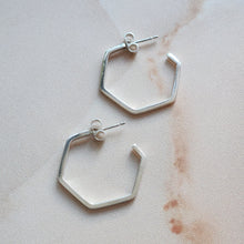 Load image into Gallery viewer, HEXAGON EARRINGS SILVER