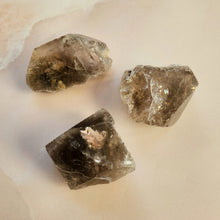 Load image into Gallery viewer, NATURAL SMOKEY QUARTZ LARGE POINTS