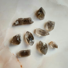 Load image into Gallery viewer, NATURAL SMOKEY QUARTZ  POINTS