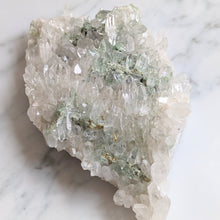 Load image into Gallery viewer, SPEARMINT FUCHSITE IN QUARTZ