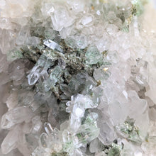Load image into Gallery viewer, SPEARMINT FUCHSITE IN QUARTZ