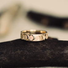 Load image into Gallery viewer, MOON PHASES RING SILVER