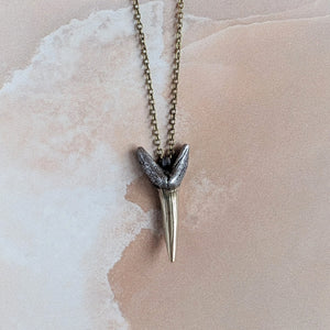 SHARK TOOTH PENDANT GOLD PLATE