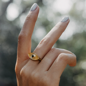 RAYS OF LIGHT RING ONYX GOLD VERMEIL