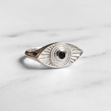 Load image into Gallery viewer, RAYS OF LIGHT RING ONYX SILVER
